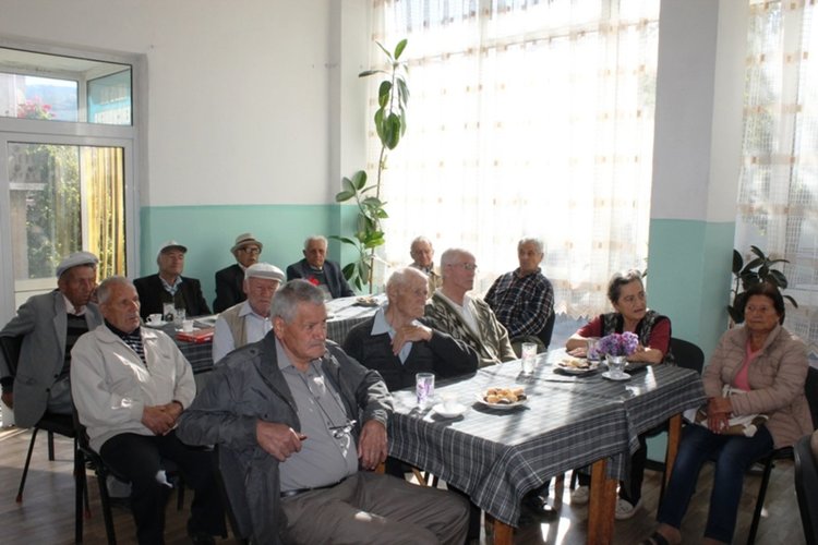 Възрастните хора в Ардино отбелязаха с тържество и почерпка своя Международен празник