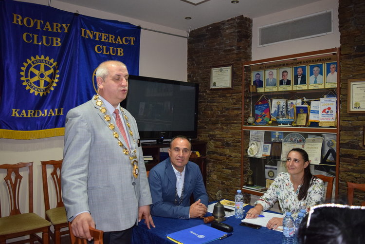 Дистрикт гуверньорът на среща с клуба