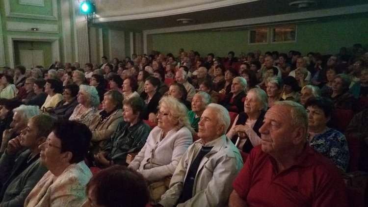 Цвета Караянчева подари празничен концерт за Деня на възрастните хора