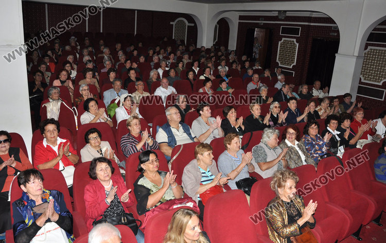 Почитатели на „Лотос бял” и Лидия Налбантова препълниха театъра