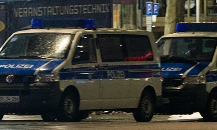 Арестуваха жена заради куфар с новородено и скелет в него