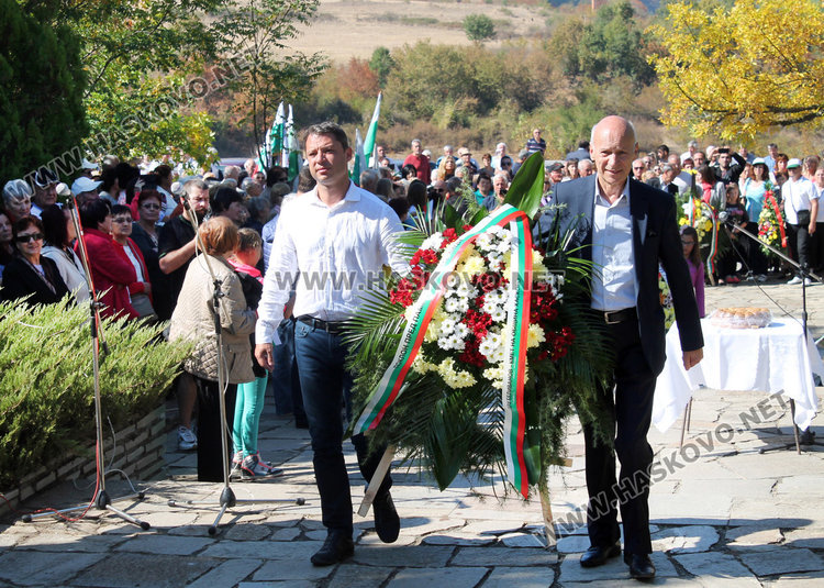 Венци и цветя за 103 г. от разорението на тракийските българи