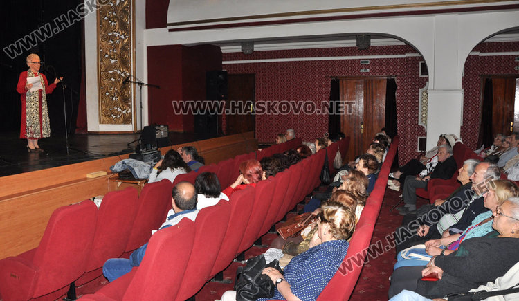 Почитатели на „Лотос бял” и Лидия Налбантова препълниха театъра