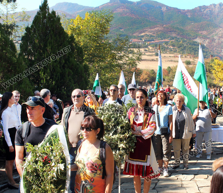 Венци и цветя за 103 г. от разорението на тракийските българи
