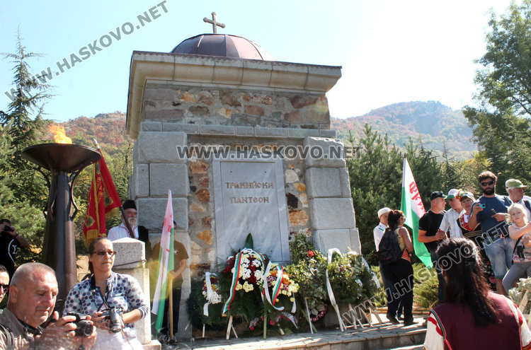 Венци и цветя за 103 г. от разорението на тракийските българи
