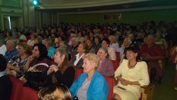 Цвета Караянчева подари празничен концерт за Деня на възрастните хора