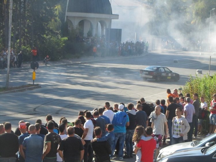 Зрелищното  автомобилно шоу Smolyan Race 2016 се превърна в празник за Смолян