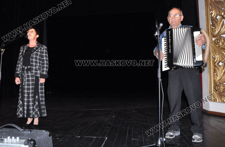 Почитатели на „Лотос бял” и Лидия Налбантова препълниха театъра