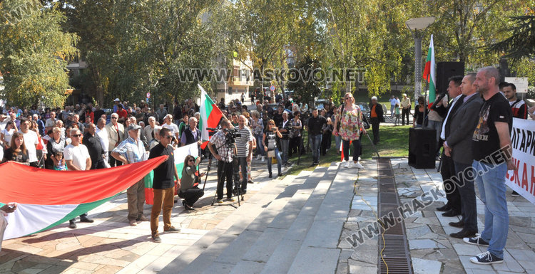 Протестиращи в Харманли искат закриване на бежанските лагери