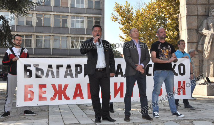 Протестиращи в Харманли искат закриване на бежанските лагери