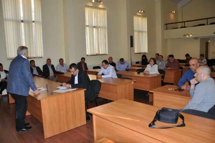  Хасан Азис отива при хората да търси консенсус за „синята зона”