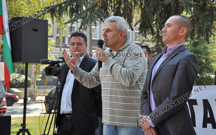 Протестиращи в Харманли искат закриване на бежанските лагери