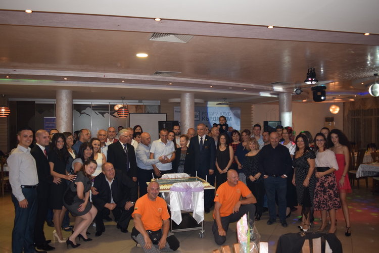 Ротарианци от Турция дариха 5000 долара за екипировка на нашите мажоретки