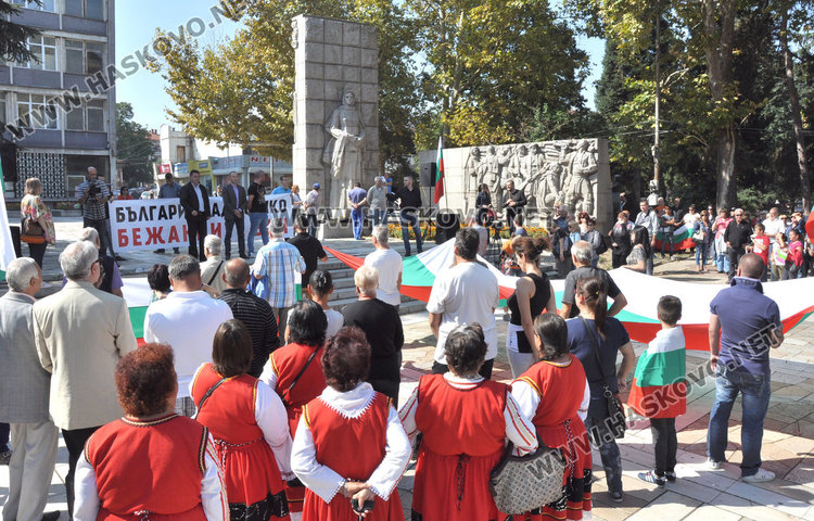 Протестиращи в Харманли искат закриване на бежанските лагери