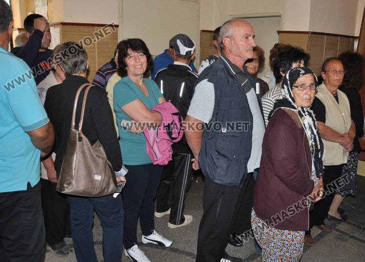 Опашки от гласуващи в Тракиец и Криво поле