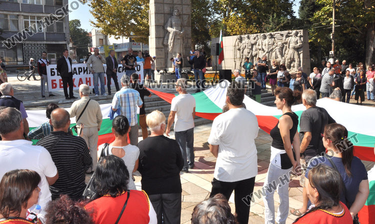 Протестиращи в Харманли искат закриване на бежанските лагери