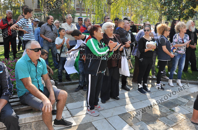 Протестиращи в Харманли искат закриване на бежанските лагери
