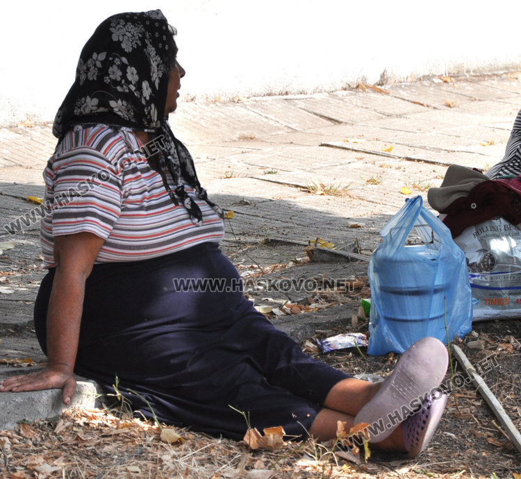 99 бедни от Хасково на опашка за "Топъл обяд" в „Паисий“