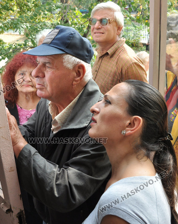 99 бедни от Хасково на опашка за "Топъл обяд" в „Паисий“