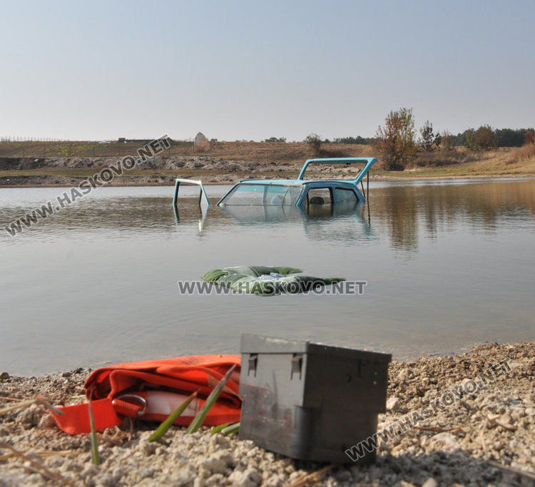 Обърнаха крадена кола в язовир на рождения ден на собственика