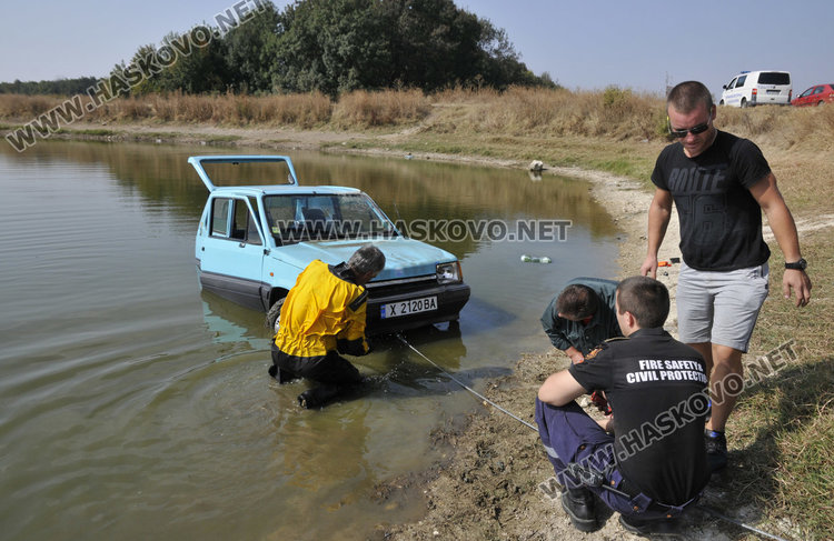 Обърнаха крадена кола в язовир на рождения ден на собственика