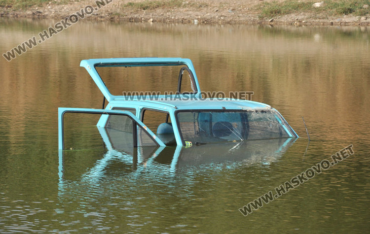 Обърнаха крадена кола в язовир на рождения ден на собственика