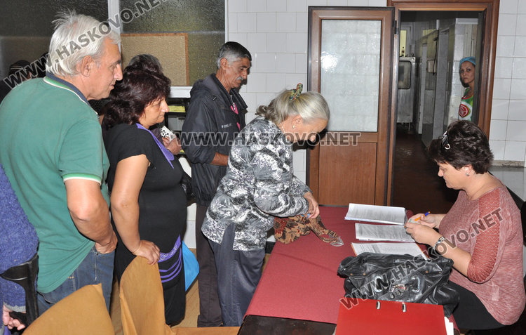 99 бедни от Хасково на опашка за "Топъл обяд" в „Паисий“