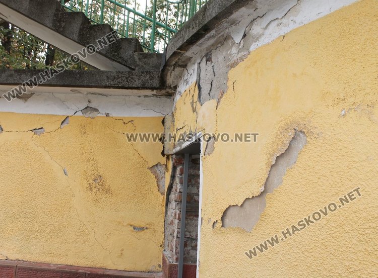 Общината търси средства за ремонт на звездната зала на Планетариума