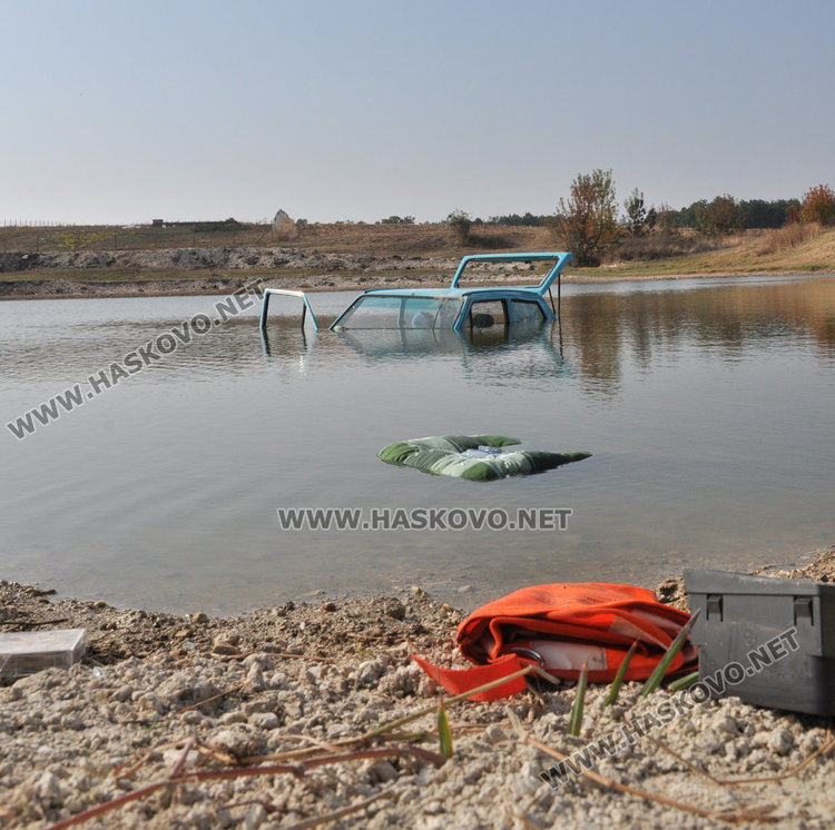 Преди да откраднат колата, апаши обрали жилището на рожденика