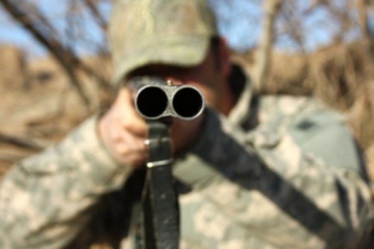 Простреляха ловец със сачма в гърба