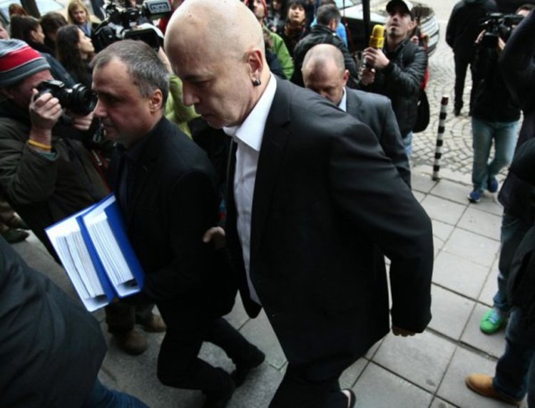 Регионалните медии съдят ЦИК заради парите за референдума на Слави 