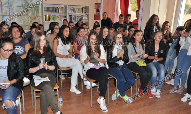 Немски доцент чете лекции по демокрация в Езиковата