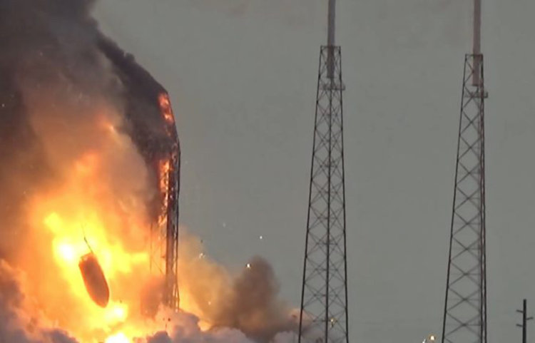 Слухове за саботаж срещу взривилата се ракета Falcon 9