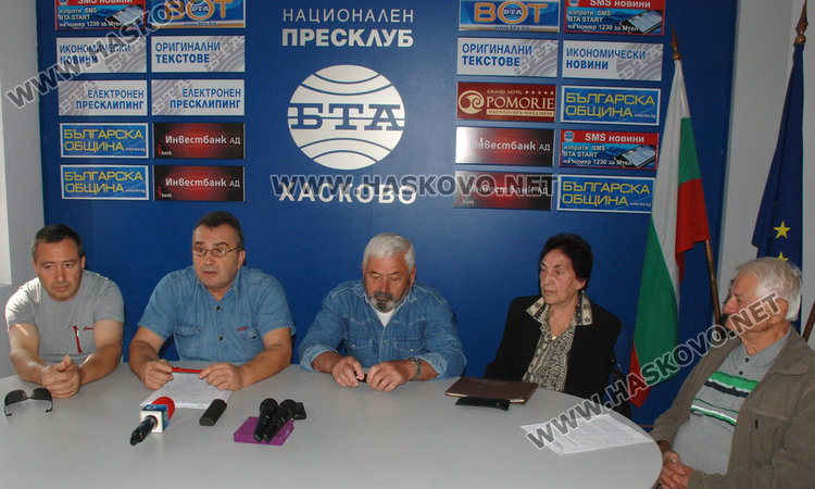 Стефана Сивова класна на ген РАдев в МГ в Хасково, до нея-Дойчо Кръсетв -директор на МГ по времето, когато в нея е учил кандидатът за президент ген. Радев