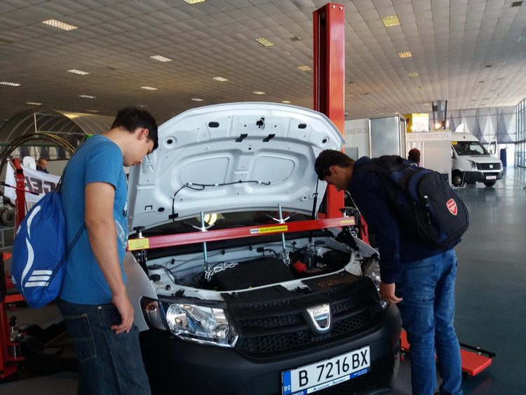 Учениците от Електрониката посетиха  Пловдивския  технически панаир