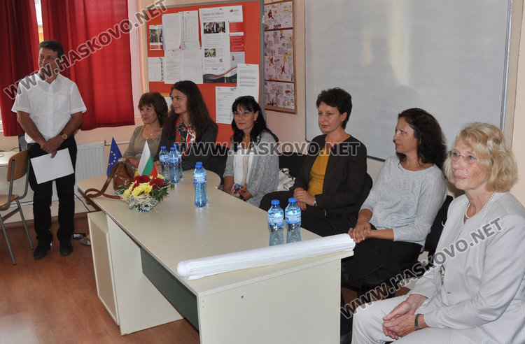 Немски доцент чете лекции по демокрация в Езиковата