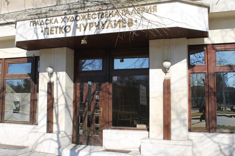 Студенти творят скулптури от метал в Димитровград