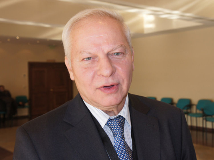 Доц. Божидар Финков