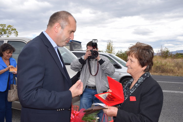 Социалистите посрещнаха ген.Радев в подножието на Орфей,обявиха го за горд българин