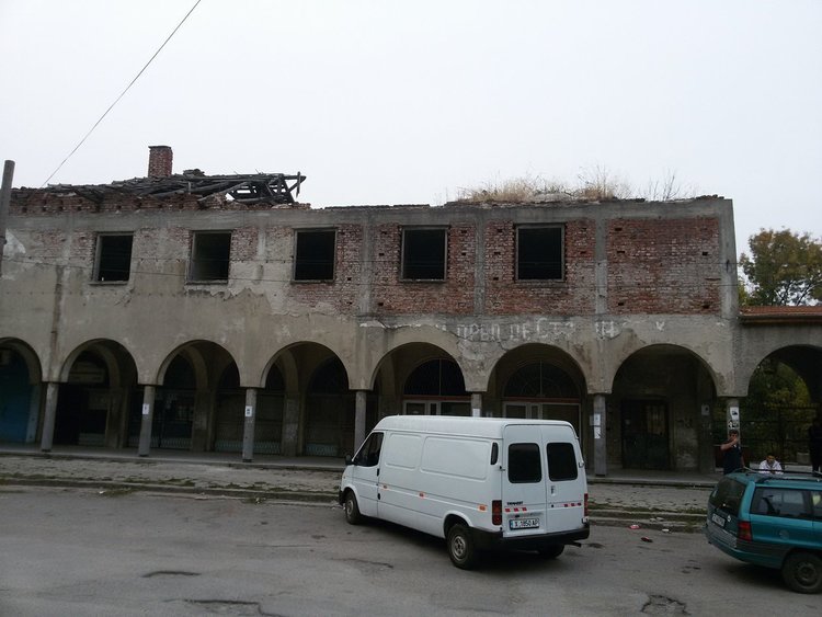 Снимка на сградата бе публикувана в "Димитровградски нередности"