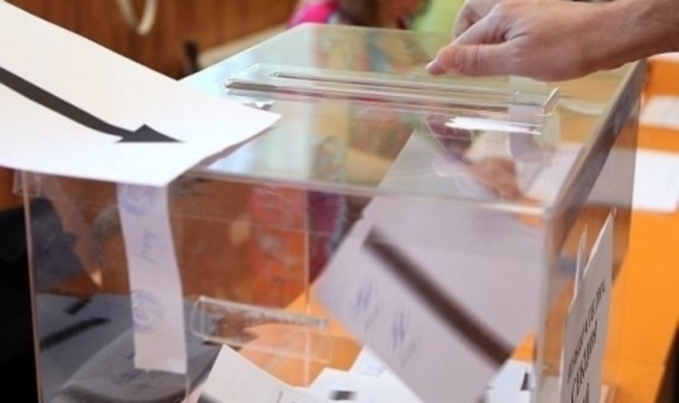 Изследване: Цачева води само с 5% на ген. Радев