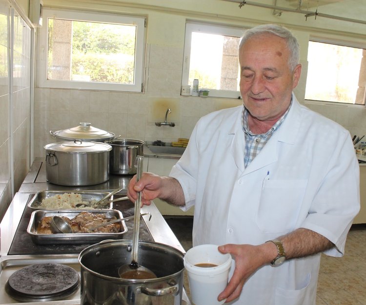 Топъл обяд за 150 души в Ардино