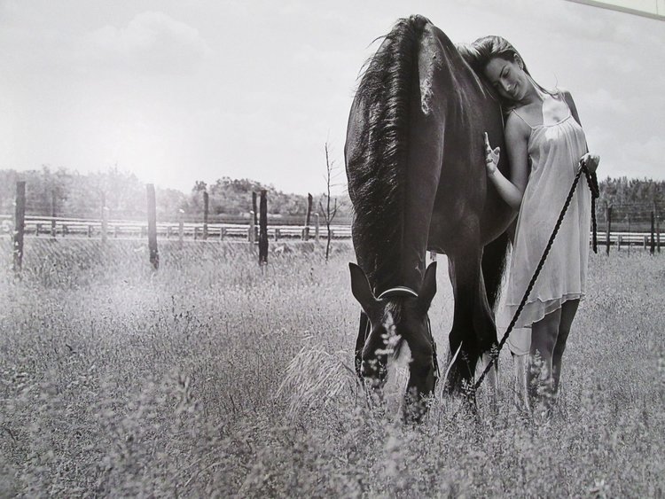 Фотоизложба на унгарския фотограф със сирийски корени Бахгет Искандер ще бъде открита на 6 октомври в зала "Асен Крайшников"