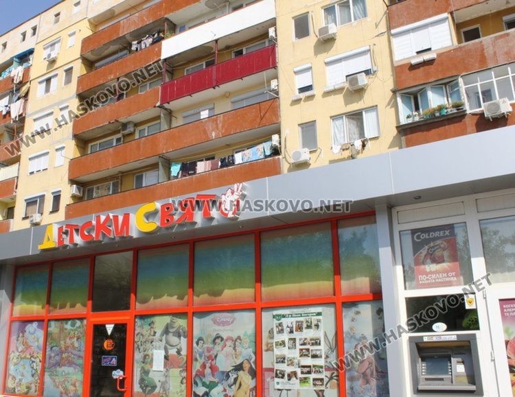 През май месец 2015 г. част от тераса на 6 етаж в същия блок се откърти и падна