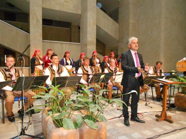 Фолклорен ансамбъл "Родопа" с премиера на уникалния спектакъл "Невястата" за празника на Смолян