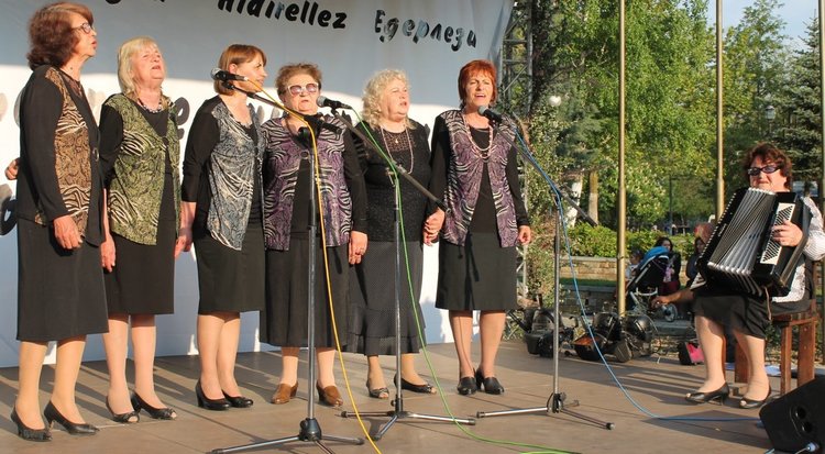 Самодейци от Ардино обраха овациите на Националния фестивал за стара градска песен в Свиленград