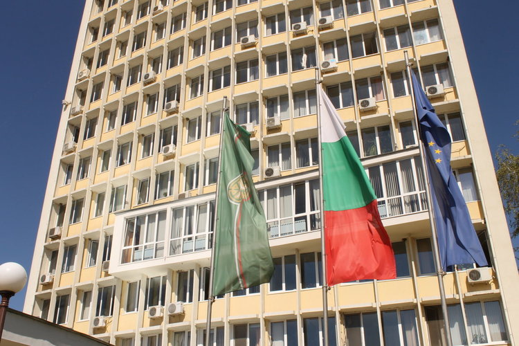 Три свободни места за експерти обяви Община Димитровград