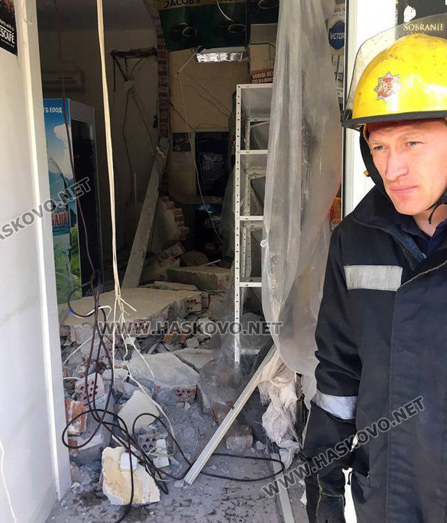 Стена рухна върху жена в магазин на „Раковски“ (обновена)