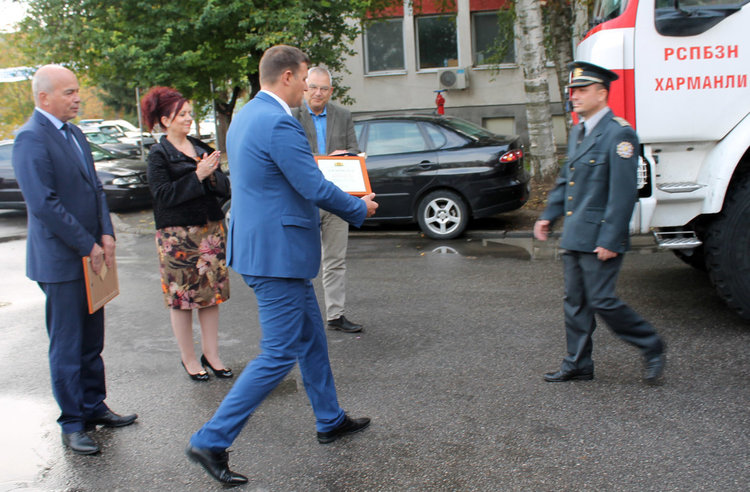 Шефът на пожарната и огнеборци от областта с награди за борбата с бедствията 
