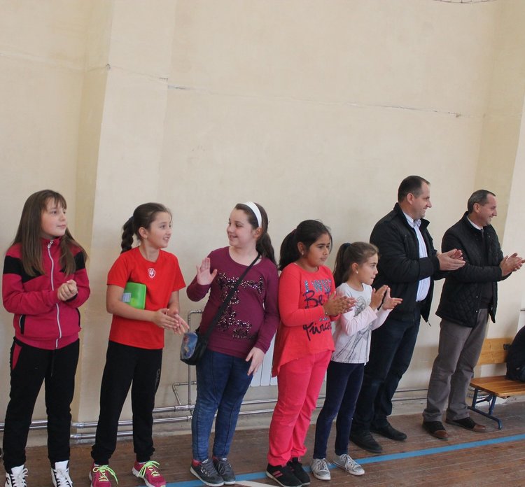 Ученици от Ардино организираха баскетболна среща с благотворителна инициатива